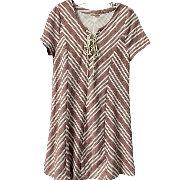 entro Dresses & Skirts - Entro Large Anthropologie Mauve Chevron Lace Up Mini T Shirt Dress